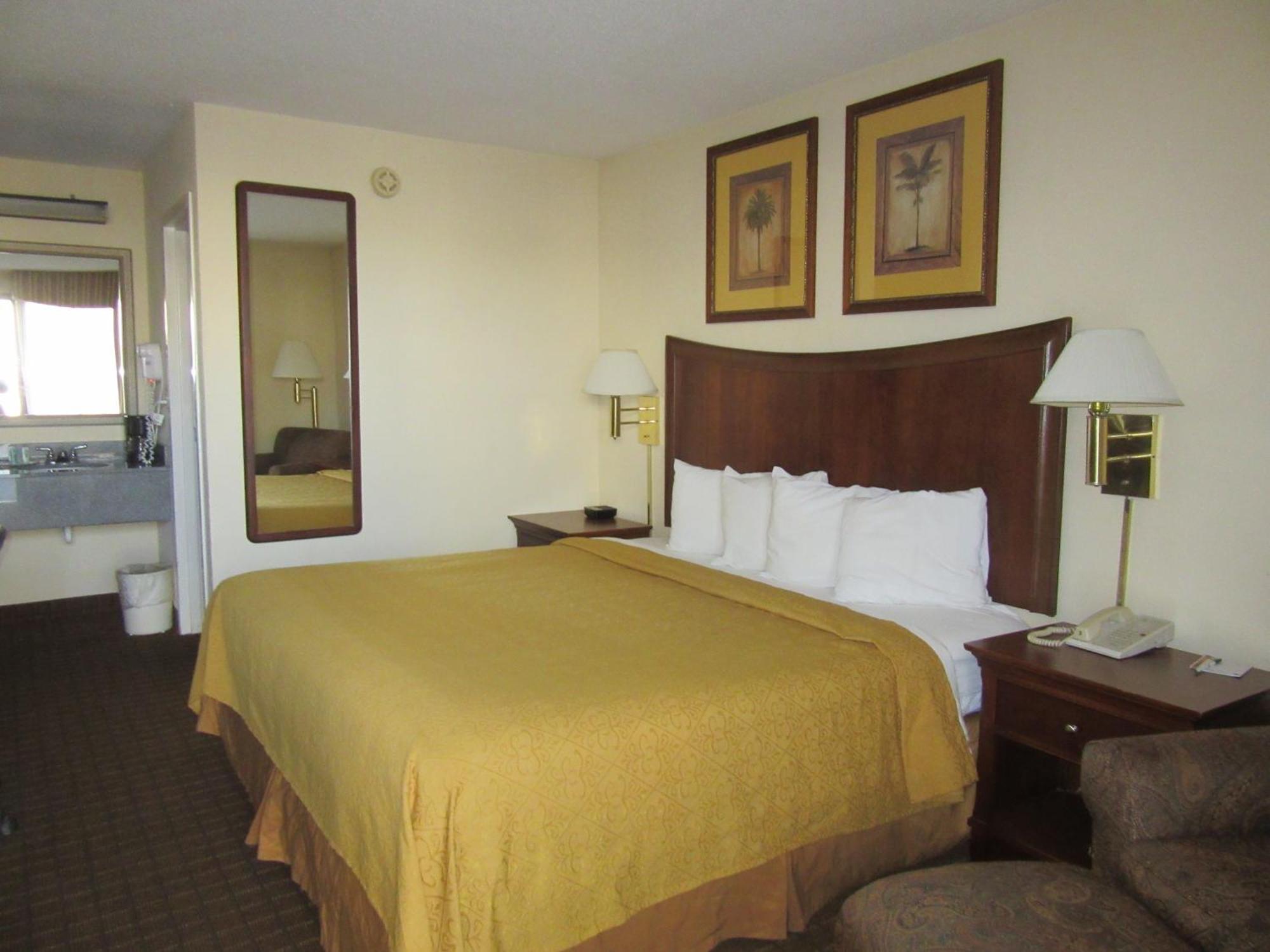 Quality Inn Fort Jackson Колумбия Номер фото