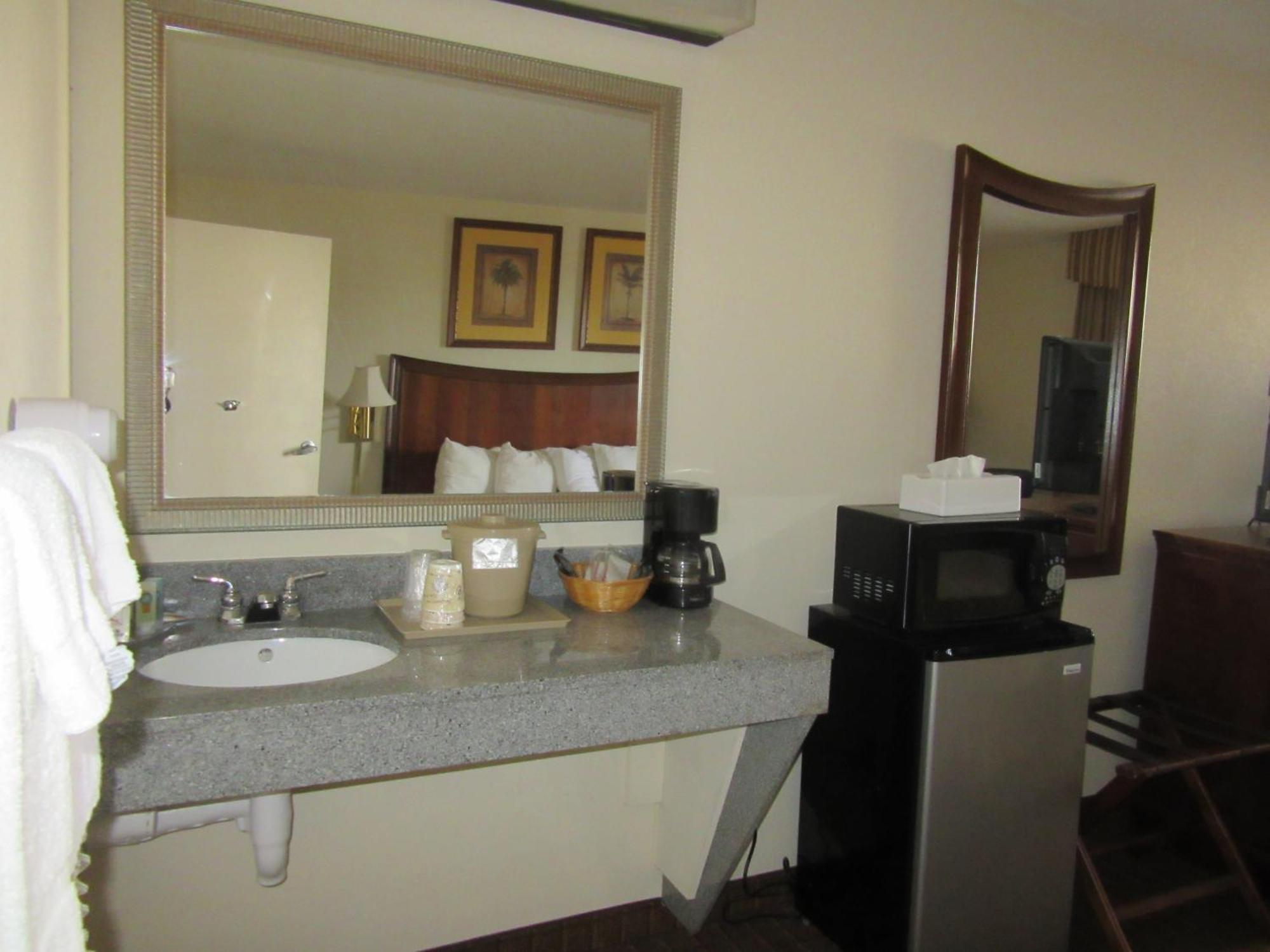 Quality Inn Fort Jackson Колумбия Экстерьер фото