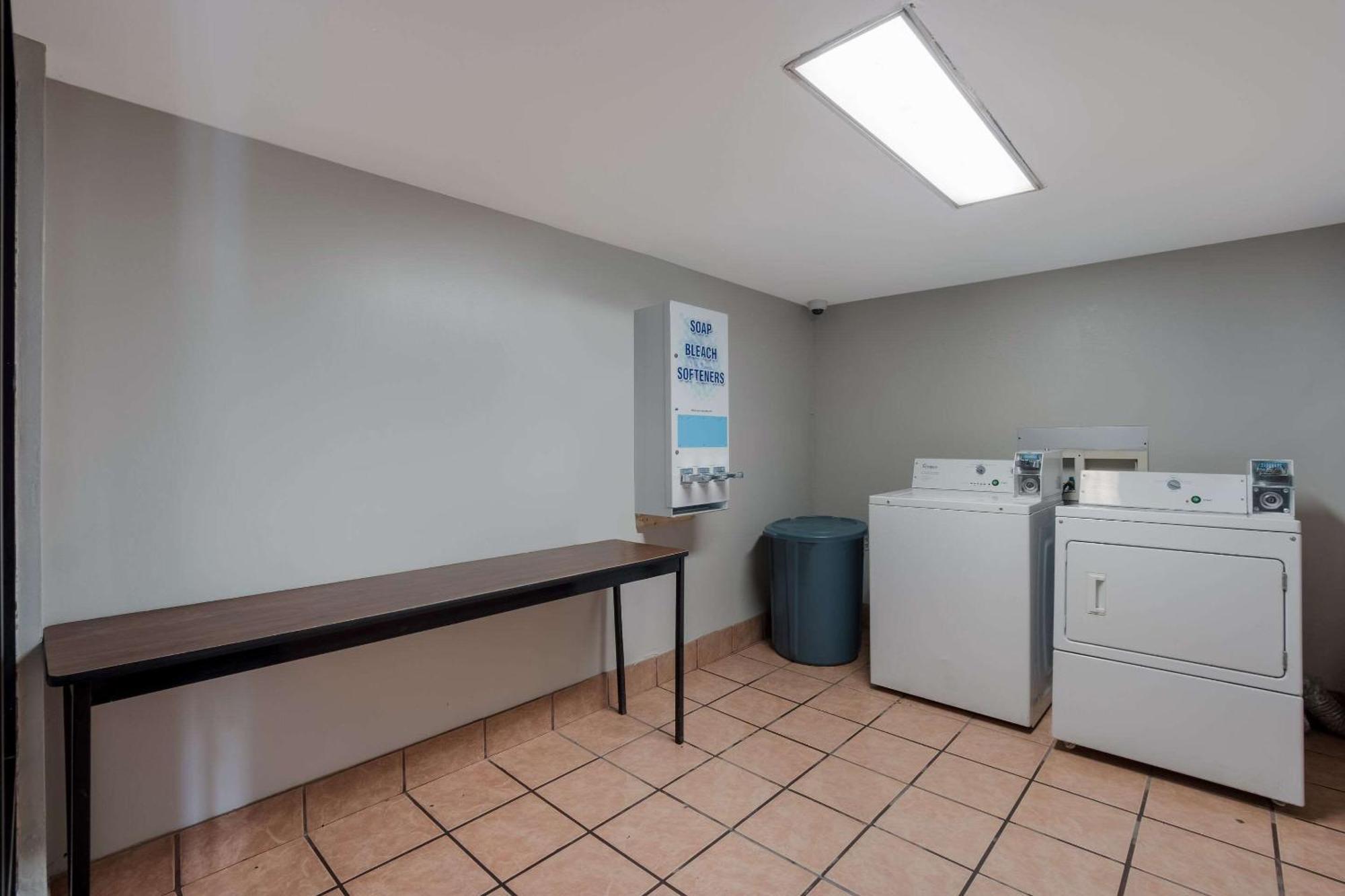 Quality Inn Fort Jackson Колумбия Экстерьер фото