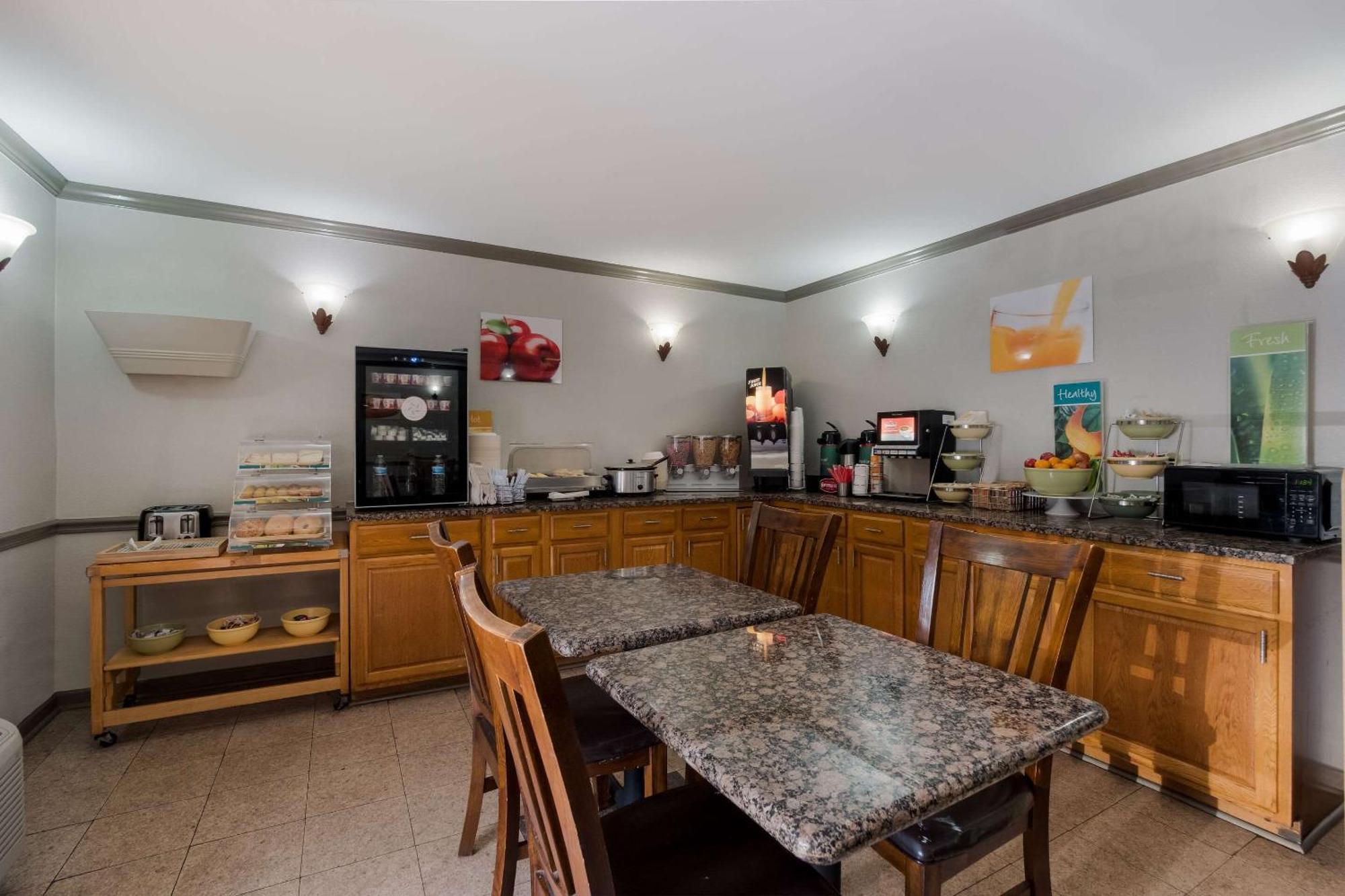 Quality Inn Fort Jackson Колумбия Экстерьер фото