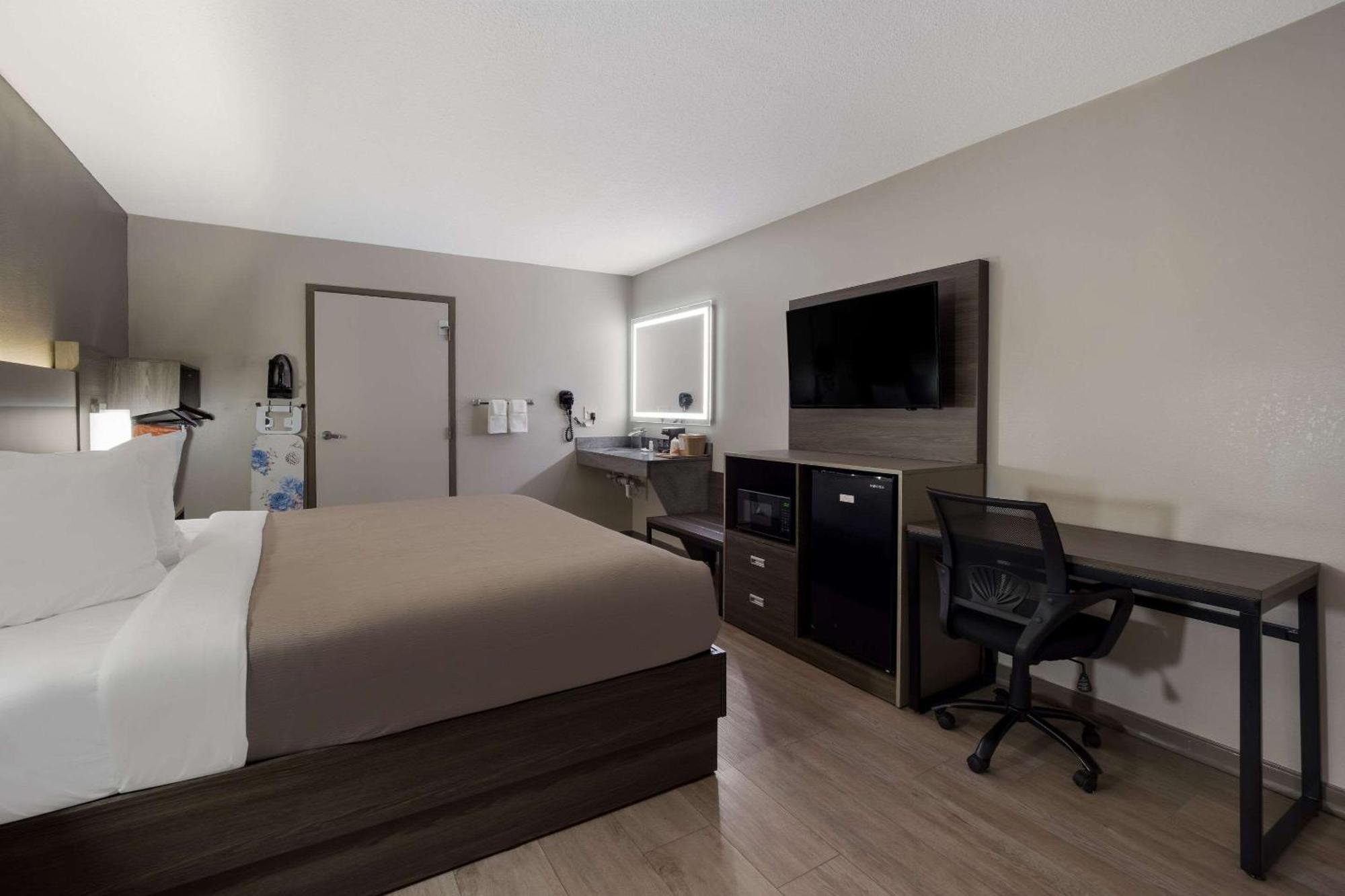 Quality Inn Fort Jackson Колумбия Экстерьер фото