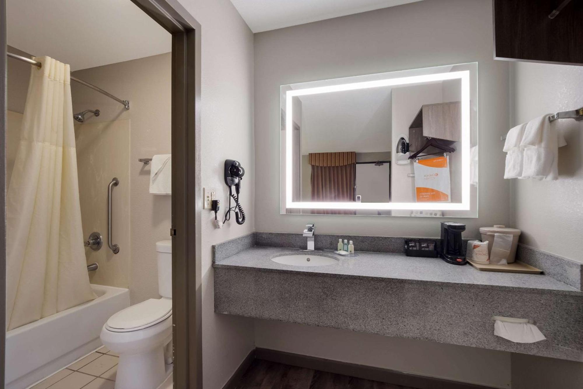 Quality Inn Fort Jackson Колумбия Экстерьер фото