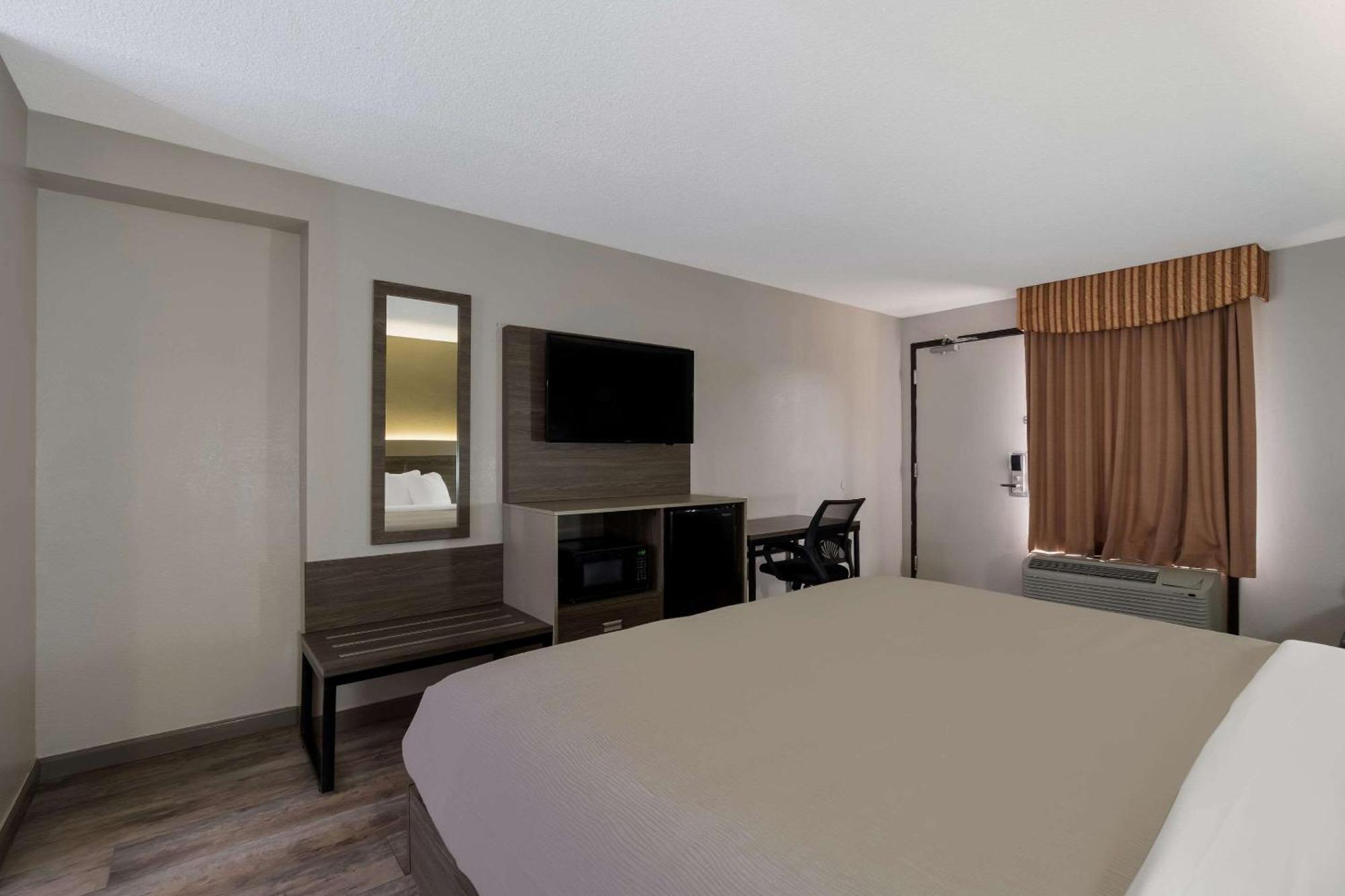 Quality Inn Fort Jackson Колумбия Экстерьер фото