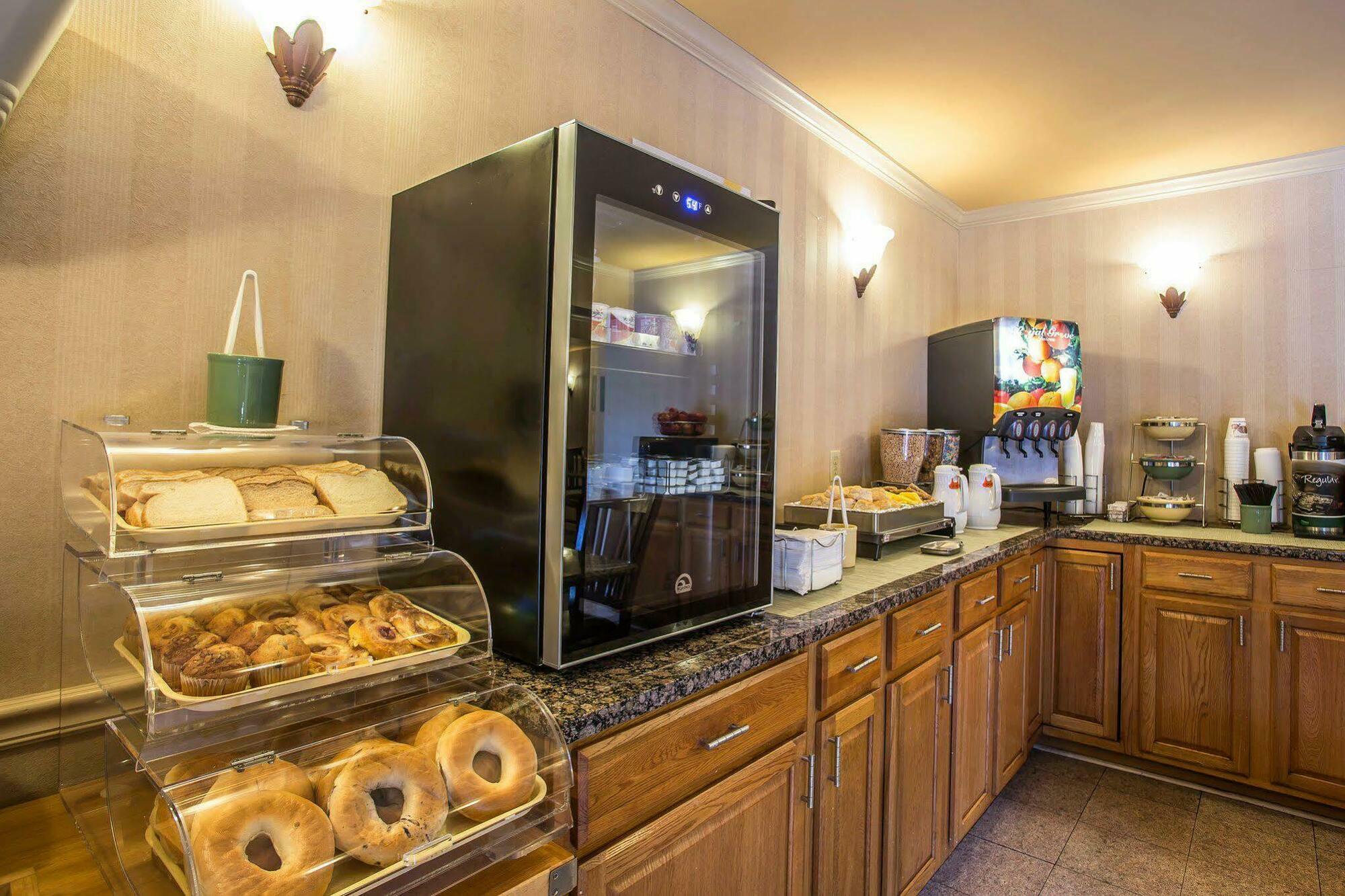 Quality Inn Fort Jackson Колумбия Экстерьер фото