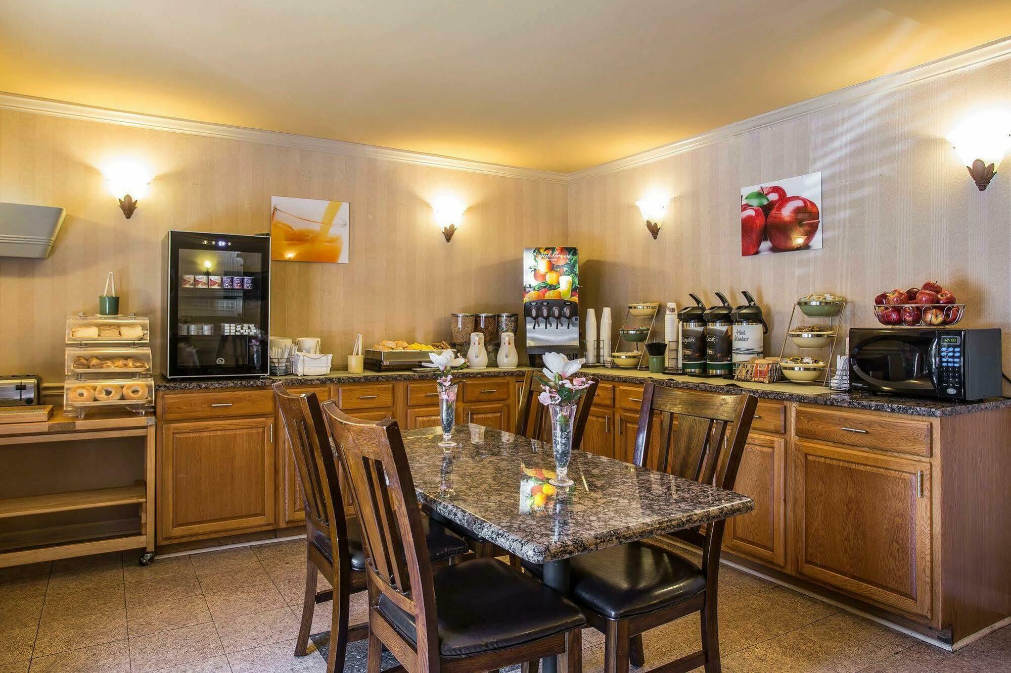 Quality Inn Fort Jackson Колумбия Экстерьер фото