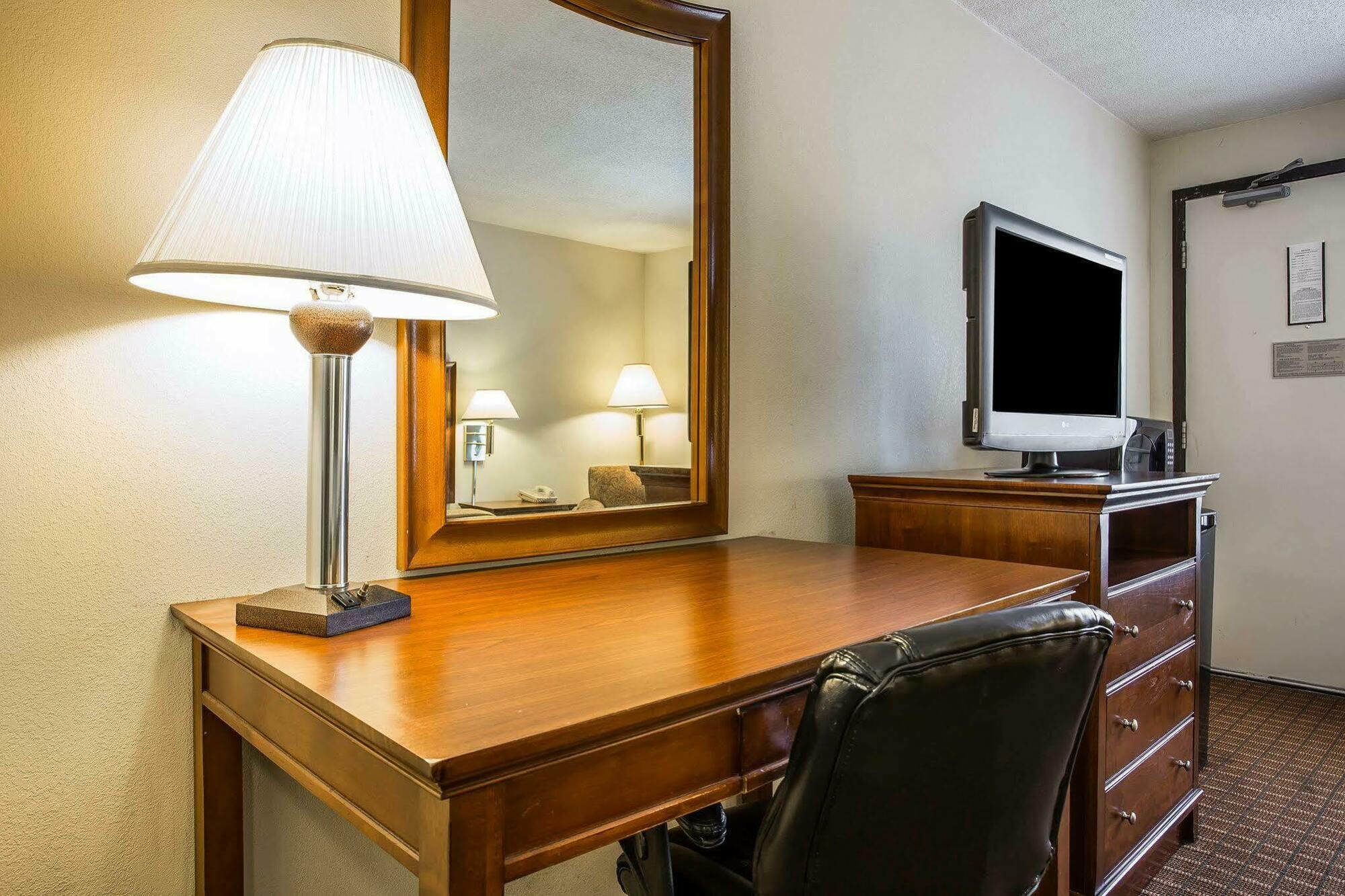Quality Inn Fort Jackson Колумбия Экстерьер фото