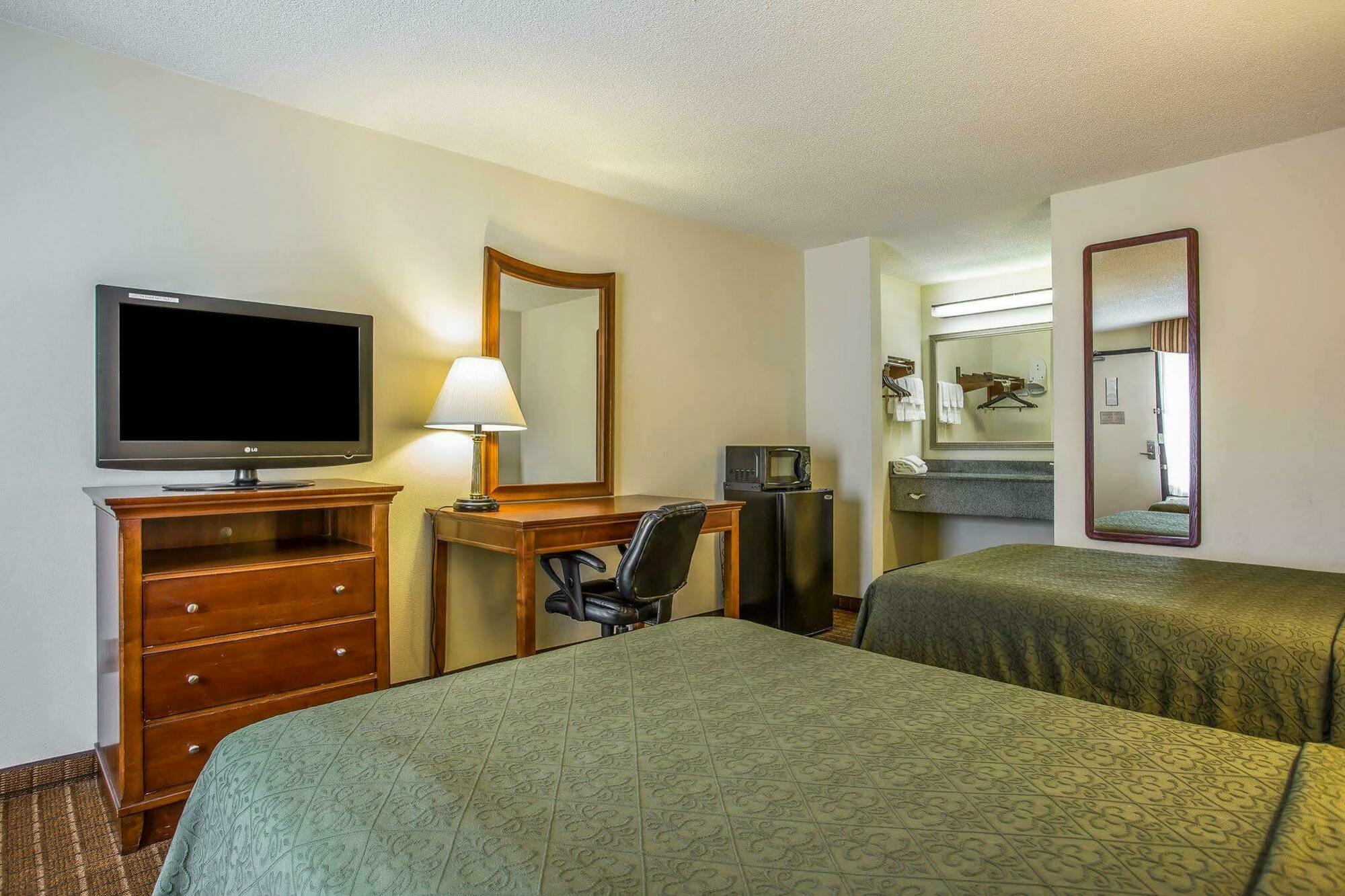 Quality Inn Fort Jackson Колумбия Экстерьер фото